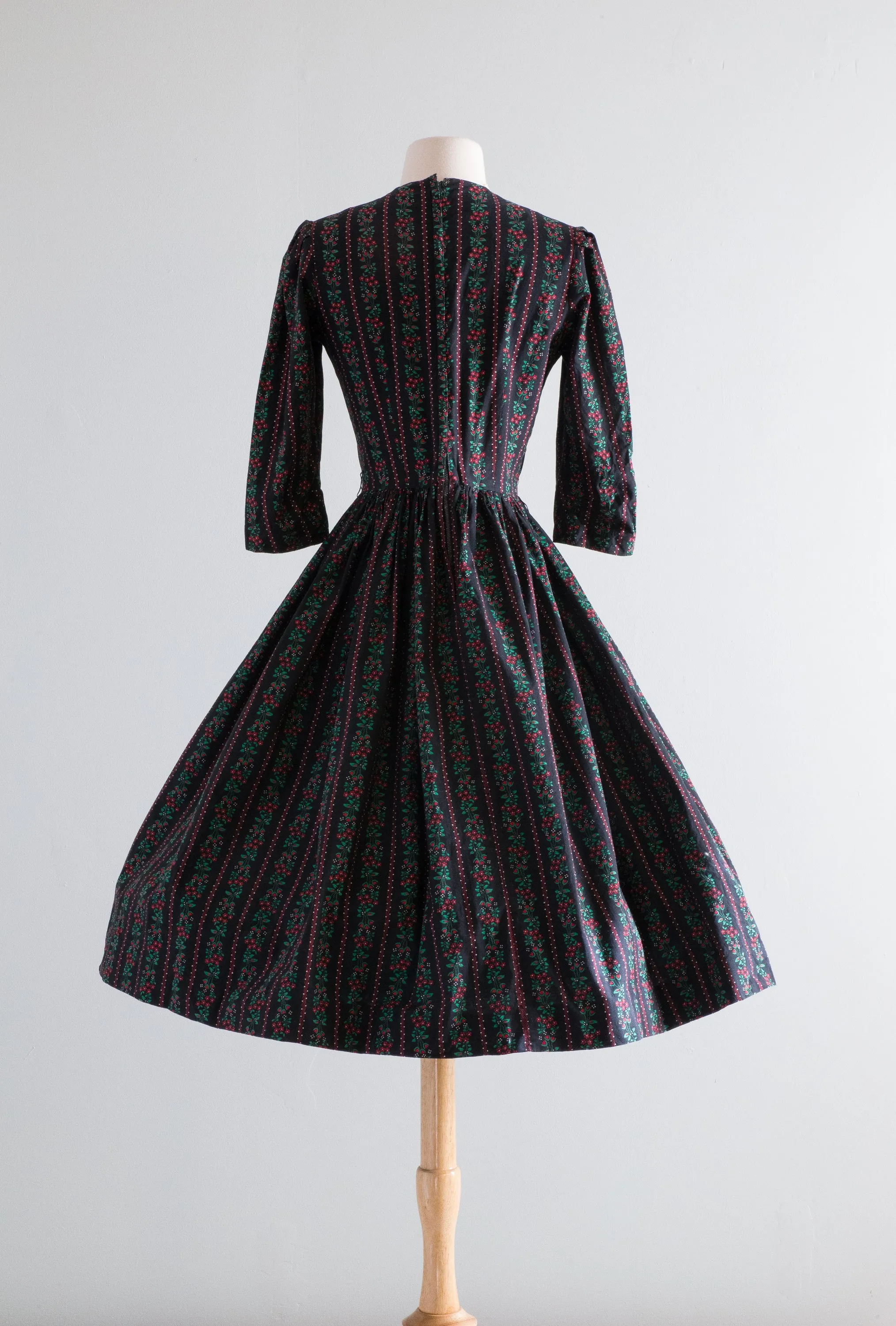 1950's Bavarian Cotton Holiday Dress By Miss Trude Jr. / Small