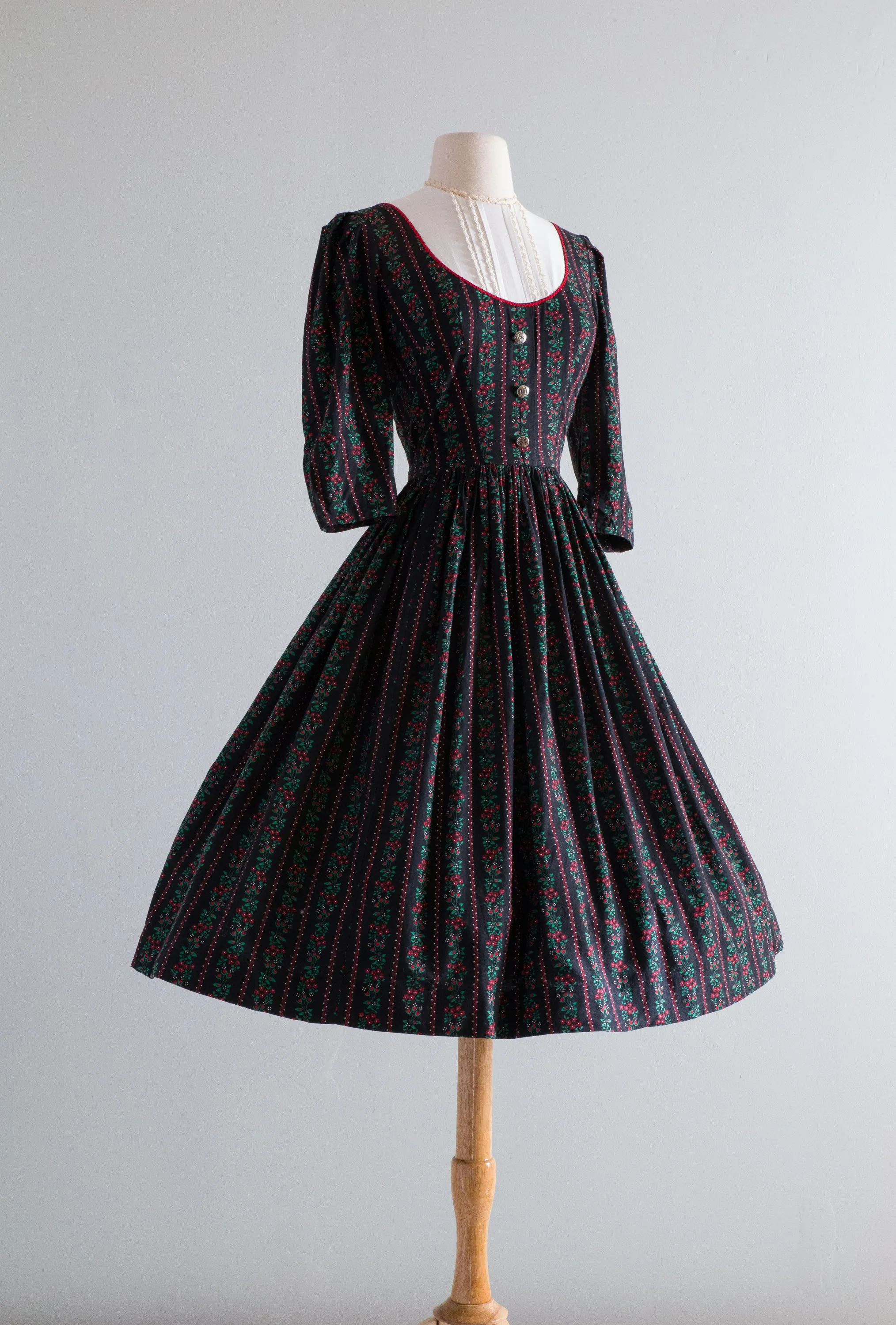 1950's Bavarian Cotton Holiday Dress By Miss Trude Jr. / Small