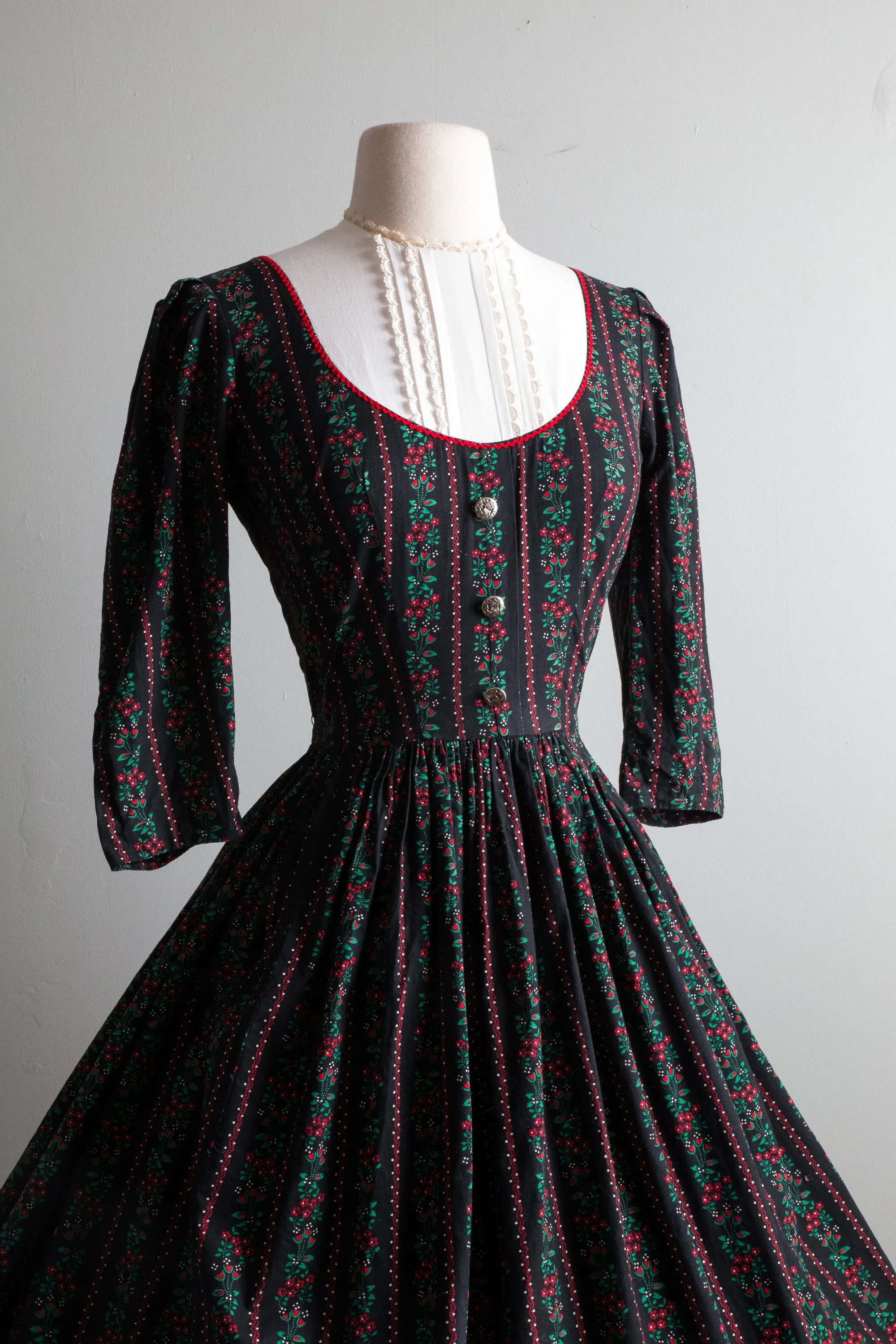 1950's Bavarian Cotton Holiday Dress By Miss Trude Jr. / Small