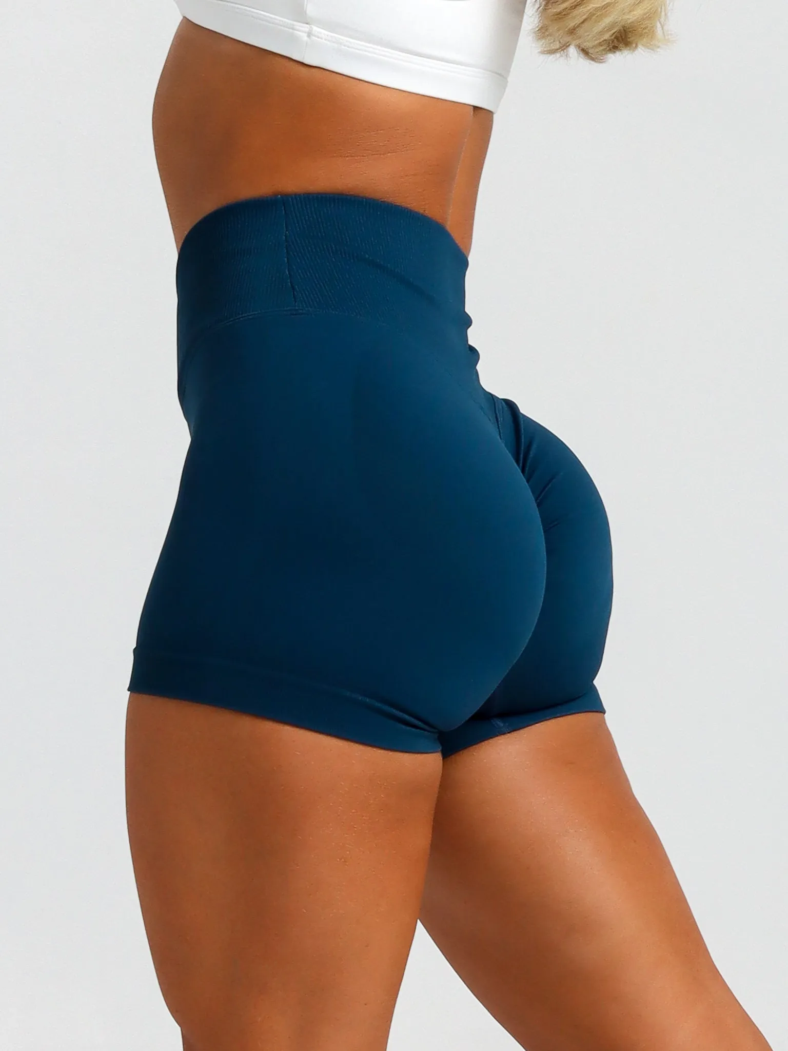 V-Scrunch Seamless Shorts