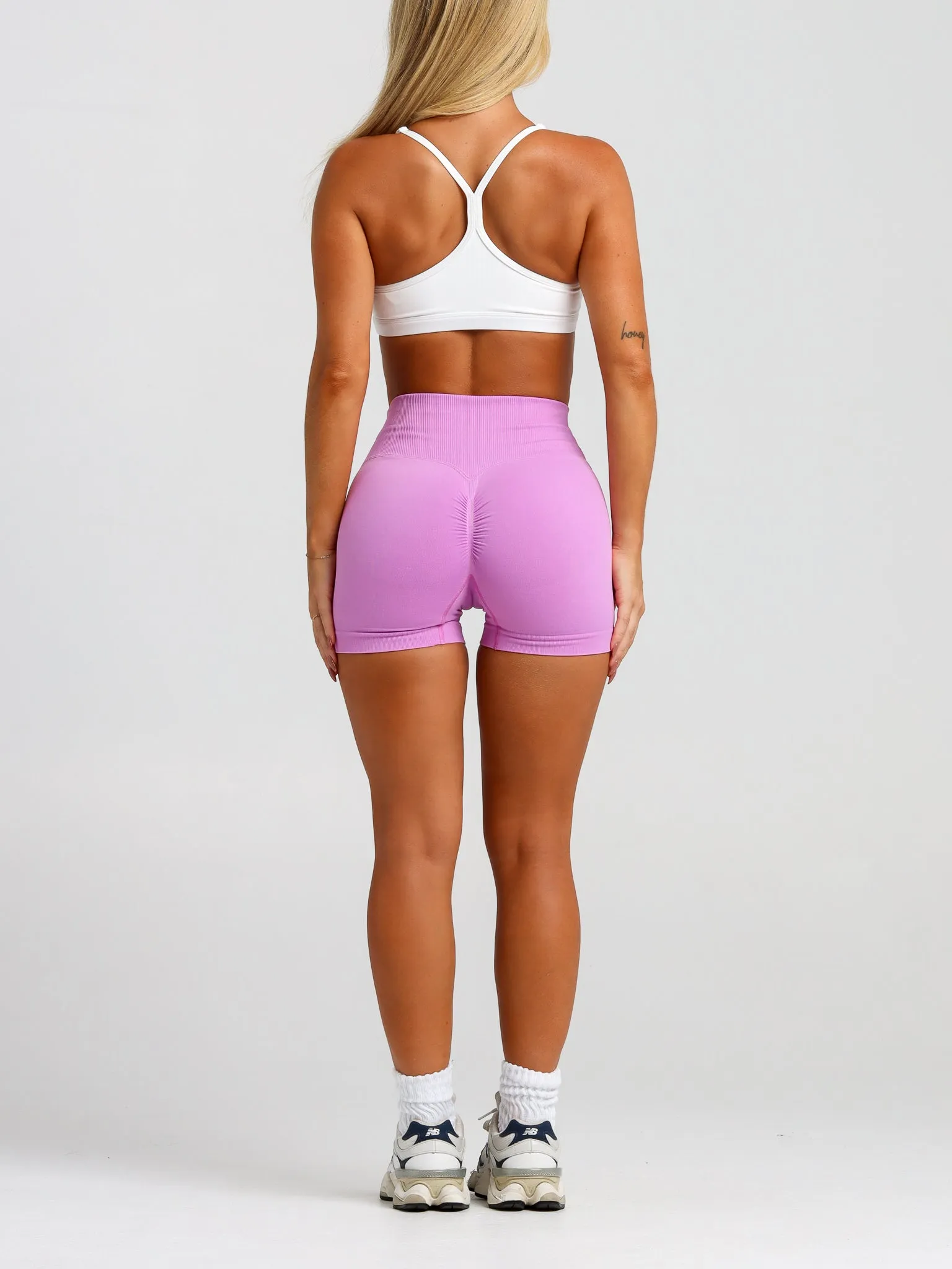 V-Scrunch Seamless Shorts