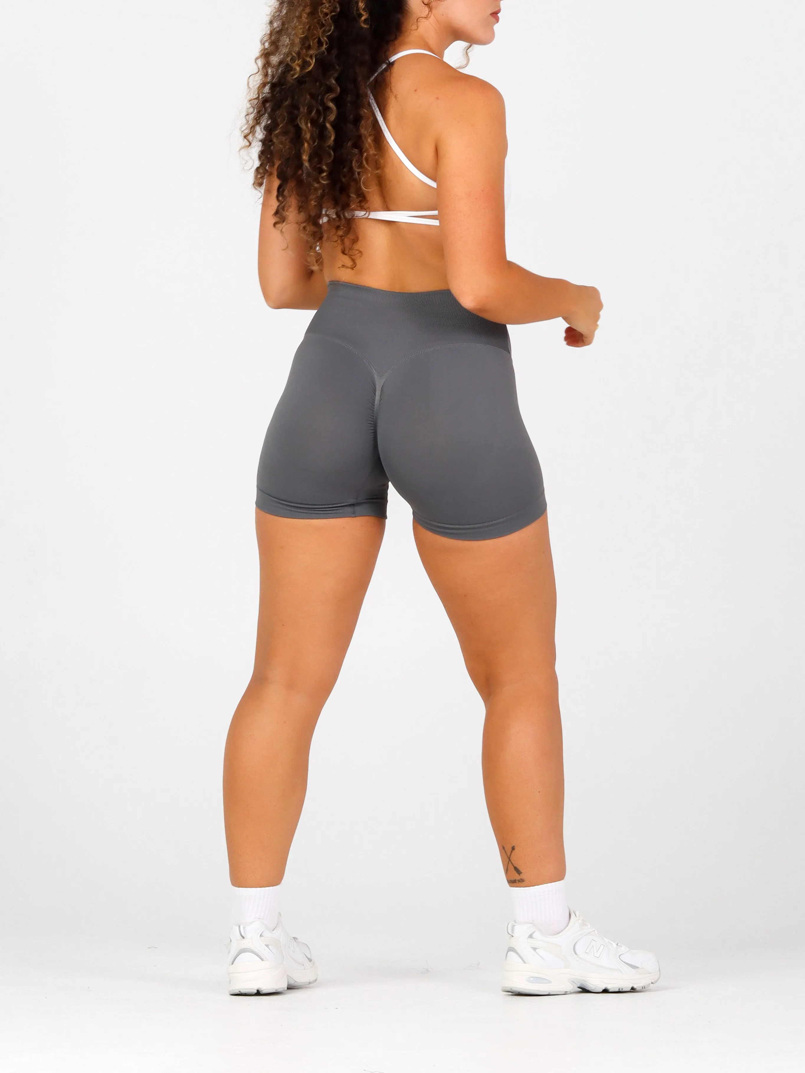 V-Scrunch Seamless Shorts